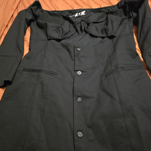 Elegant Black Off-Shoulder Mini Dress - Picture 3 of 4